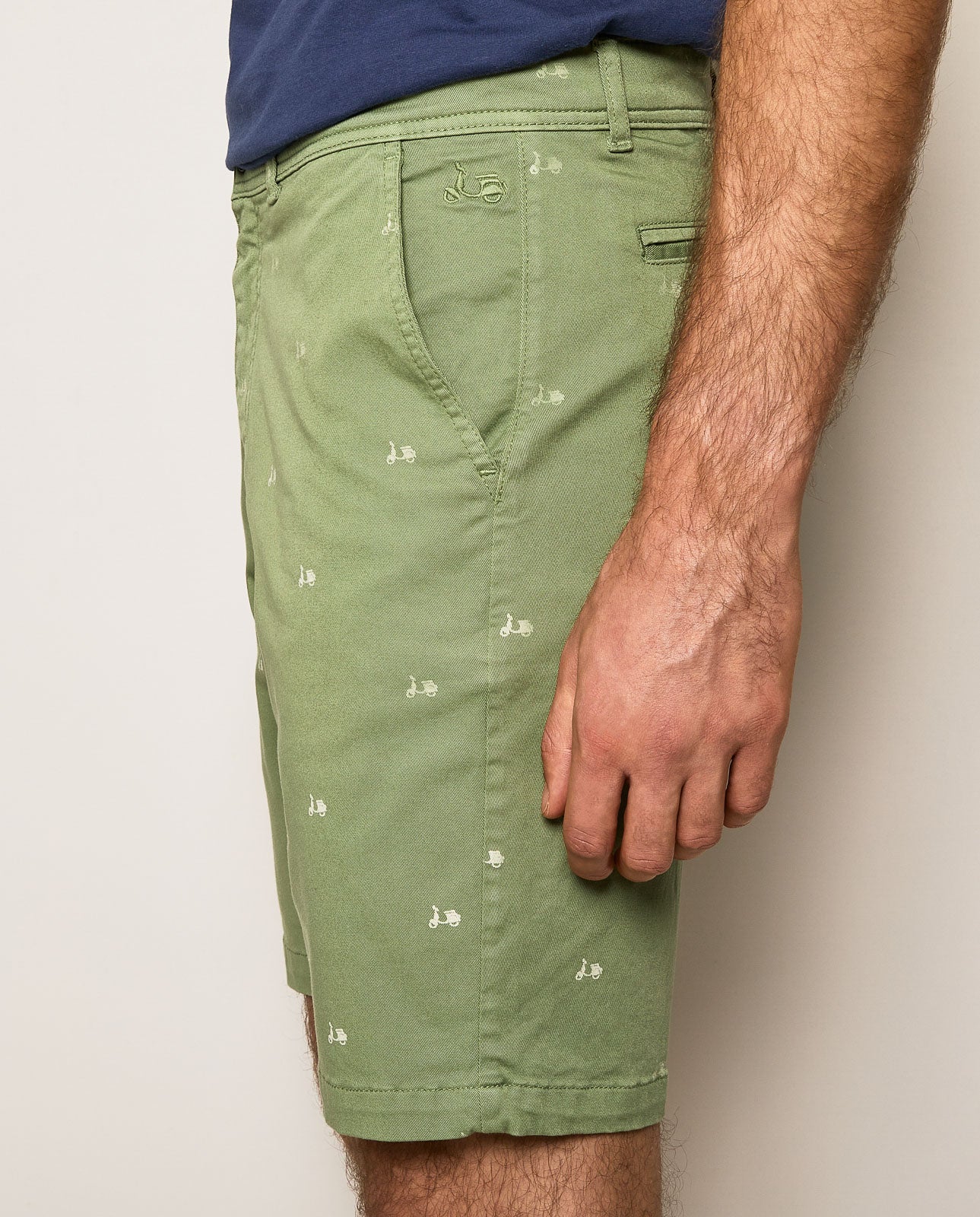 Bermudas print logo 100% algodón khaki - Image 4