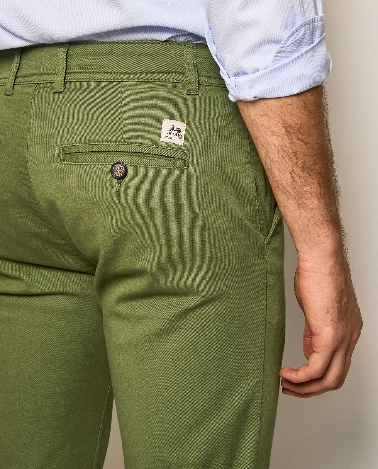 Pantalón chino slim fit garment dyed - Image 2