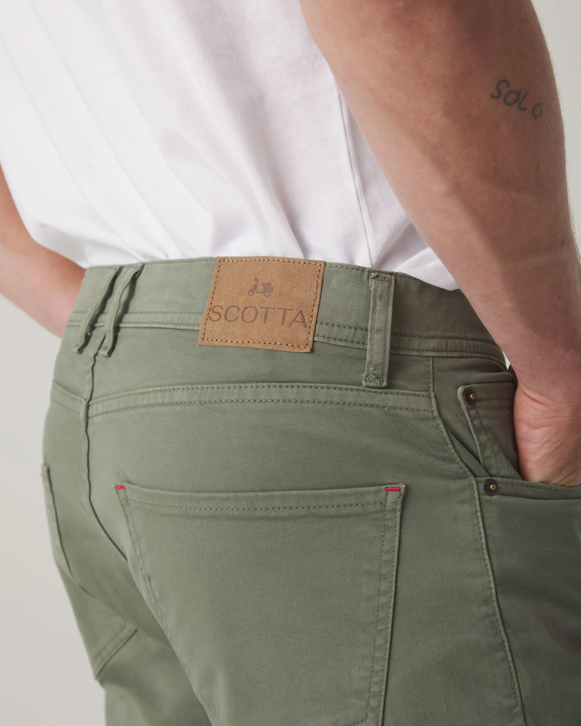 Pantalón cooper 5 bolsillos khaki - Image 4